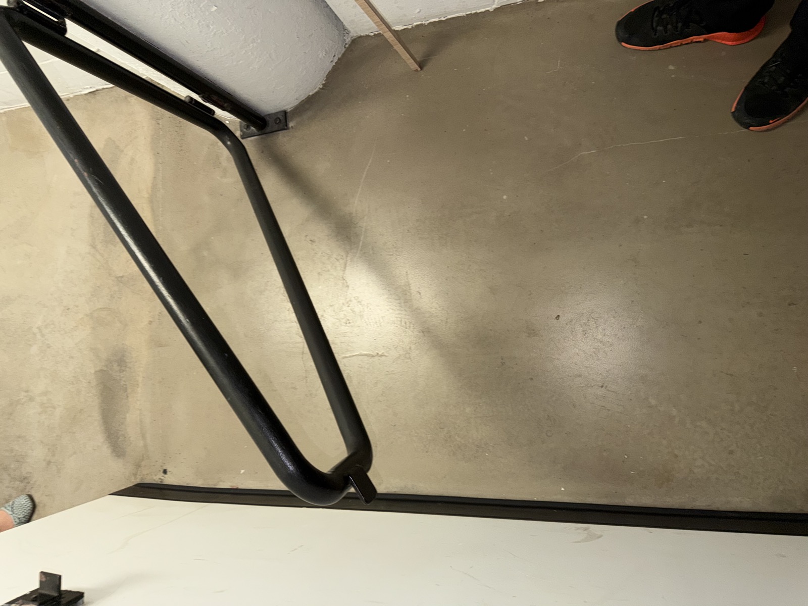 Stair B Floor 1 Corridor - Gate Not Closing From Floor 0 to Floor 1